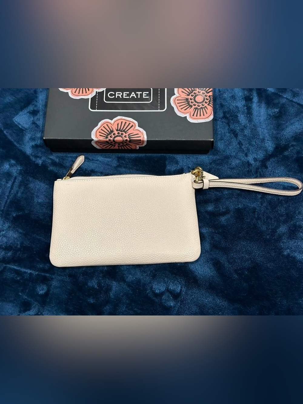 Coach Chalk pebbled Leather Wristlet with tea roses and Pisces pin - Picture 2 of 3